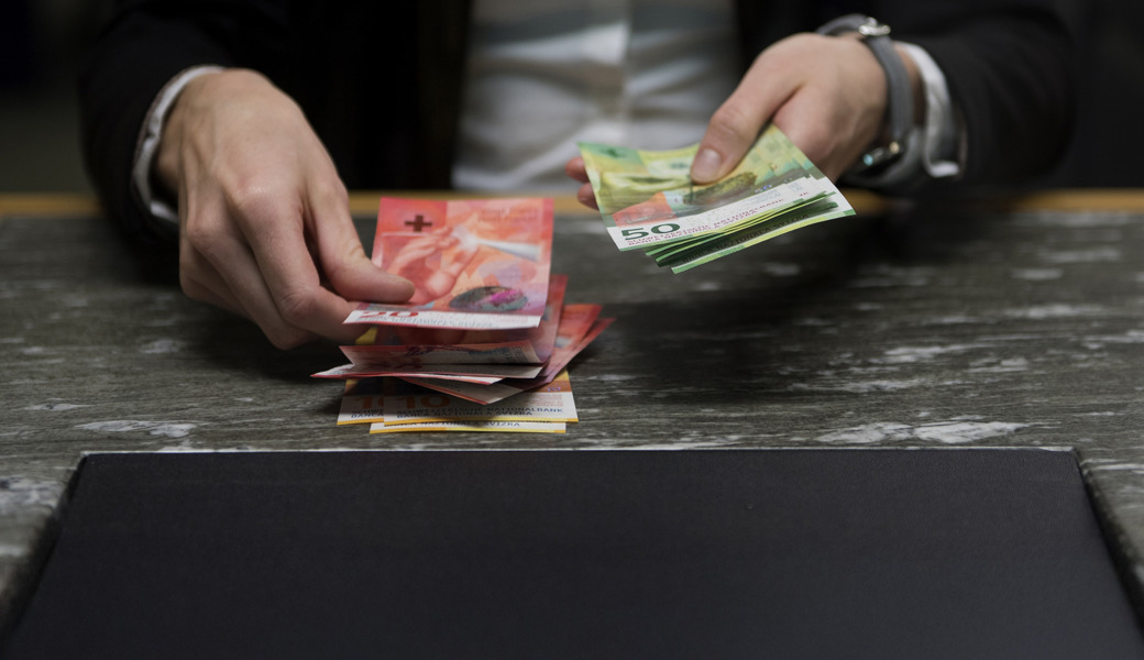 Geld abheben am Schalter? Diese Banken wollen davon nichts mehr wissen