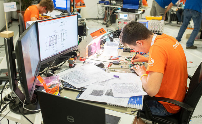 Vier junge Berufsleute treten an den Berufsmeisterschaften Swiss Skills 2022 an