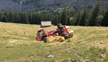 Aus umkippendem Transporter geschleudert