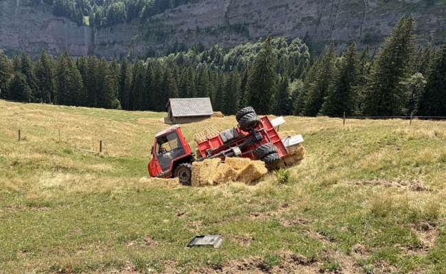 Aus umkippendem Transporter geschleudert