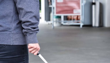 Mann mit Messer bedroht und bestohlen