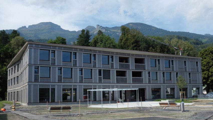  Das Pflege- und Betreuungszentrum Büelriet ist bezogen, demnächst wird es mit Fernwärme aus einer Holzschnitzelfeuerung versorgt.