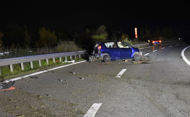 Drei Autos in Unfall auf der A13 verwickelt