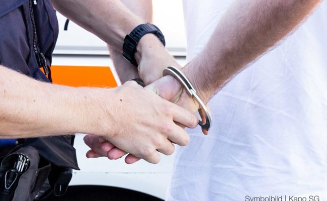 Der Täter wurde nach dem Raubüberfall auf den Tankstellenshop festgenommen