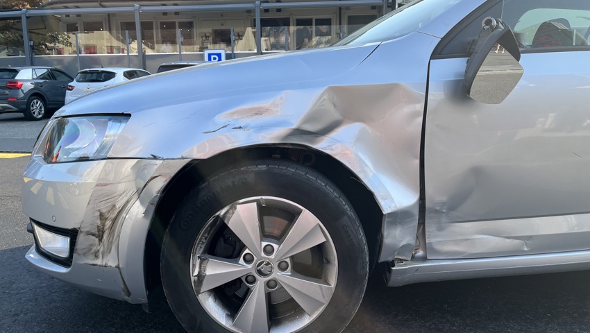 Der Sachschaden an beiden Fahrzeugen dürfte etwa 20'000 Franken betragen.