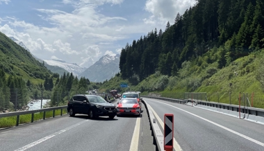 Motorradrowdys widersetzen sich Polizei