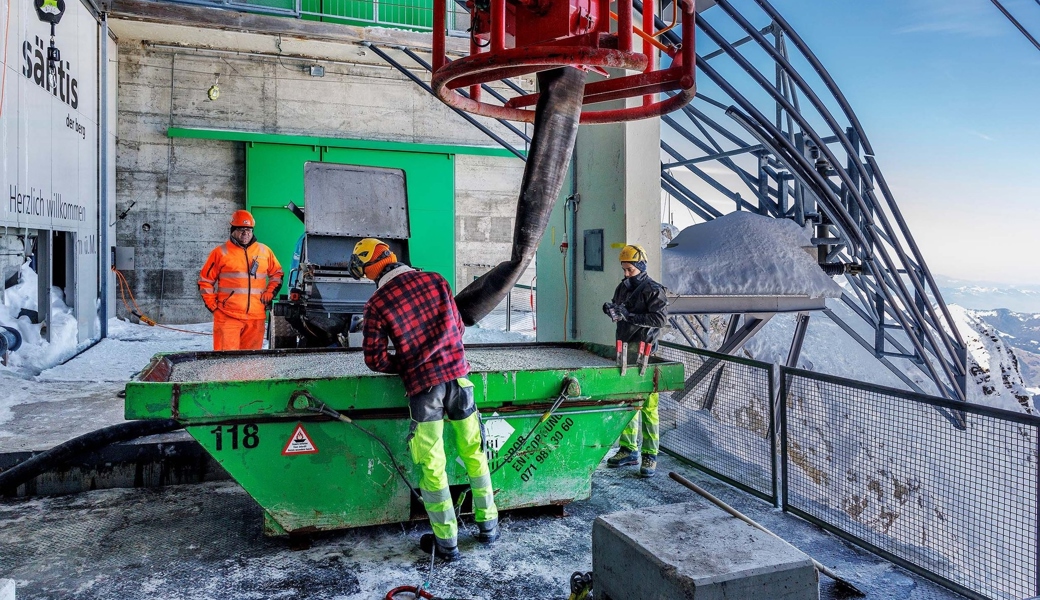 Die bestehenden Betonwände der Bergstation wurden verstärkt.