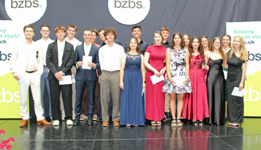 19 Zeichnerinnen und Zeichner erhielten ihr Diplom