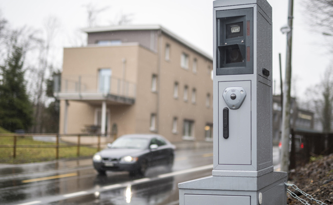 Blitzer an der Hauptstrasse stationiert