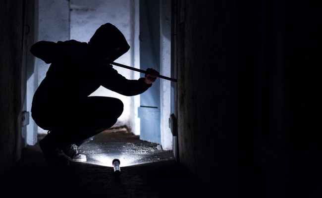Geld, Schmuck und Wein erbeutet: Reihenweise Einbrüche innert weniger Stunden