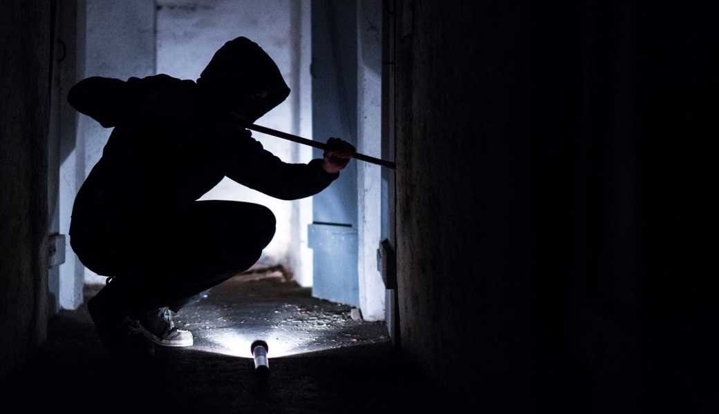 Die dunkle Jahreszeit führt zu einer deutlichen Zunahme von Einbrüchen. 