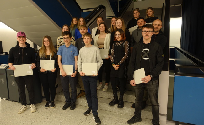 Erfolgreiche Lernende für Vertiefungsarbeiten prämiert