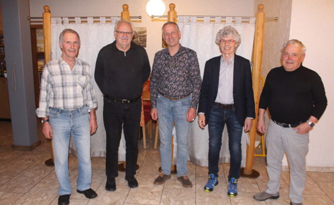 Langjährige Sänger des Männerchor Campesia wurden an der Hauptversammlung geehrt