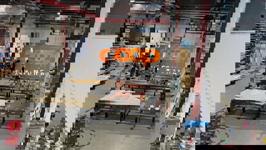  Die Firma Grafitec fertigte die Werbetransparente an. 