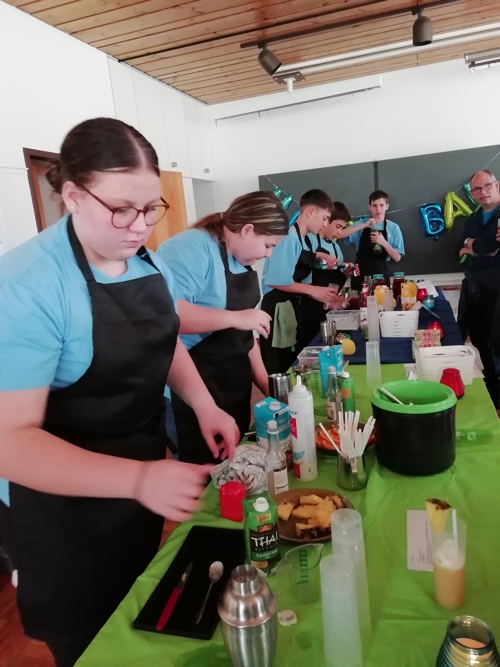 Blue Cocktailbar, organisiert von Sabine Weber, die für die Pfefferstern-Angebote zuständig ist.