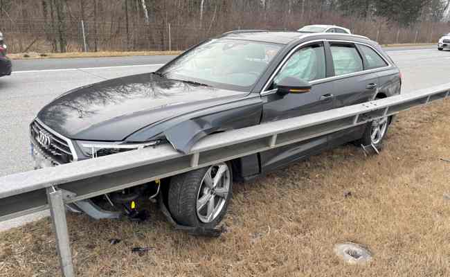 Autofahrer baut im fahrunfähigen Zustand Unfall auf der A13