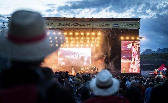 Das Schlager-Open-Air zieht überraschend viele junge Leute an