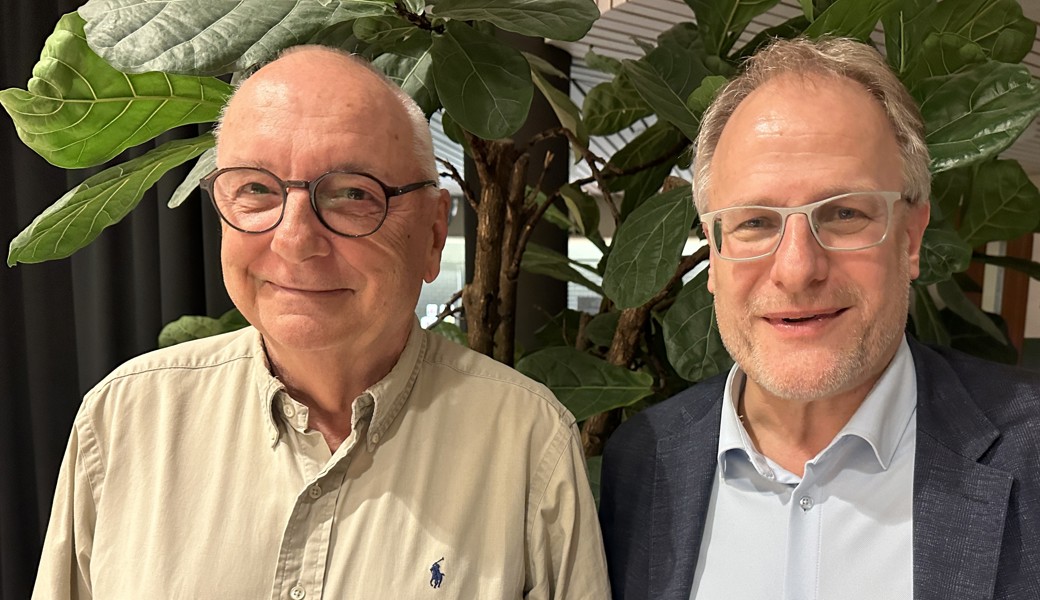 Der Sängerbund Buchs hat einen neuen Präsidenten: Ueli Schäpper (links) übergab an der Hauptversammlung sein Amt an Eduard Neuhaus.