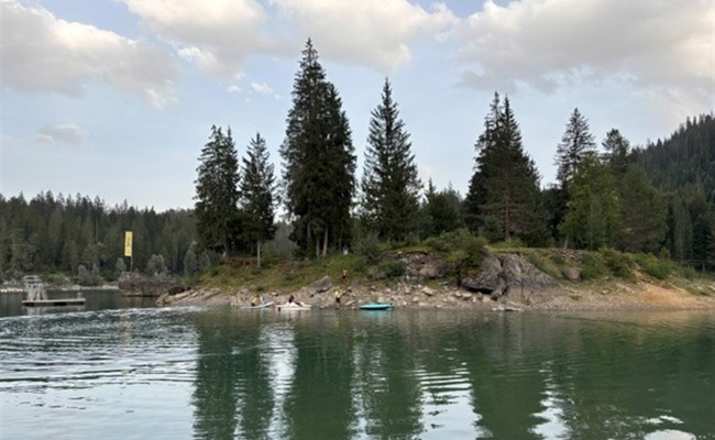Tragischer Badeunfall: Jugendlicher stirbt am Caumasee