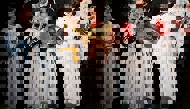 Lukashaus-Bewohnende als Schaf, Hirte und Engel ins Weihnachtsspiel integriert