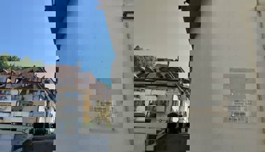 Angeklagter Anwalt Roos verstorben: Strafverfahren wird eingestellt, Schadenersatz bleibt offen