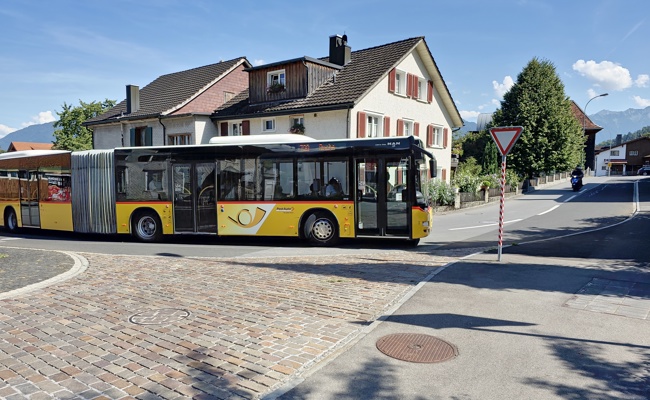 Die grossen Busse sollen wieder zurück auf die Hauptstrasse