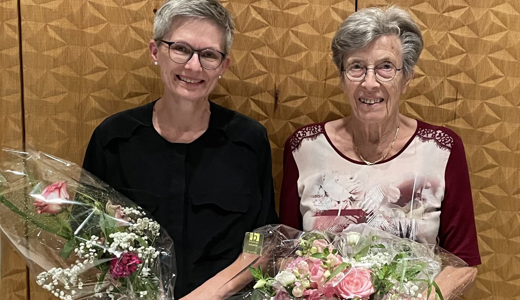 Barbara Koller (links), Chorleiterin seit 20 Jahren, und Brigitte Senn, Mitglied seit 25 Jahren.