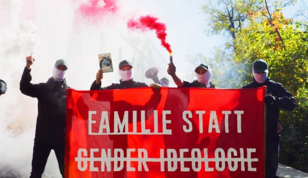  Die rechtsextreme Junge Tat bei einer Aktion vor dem Tanzhaus Zürich. 