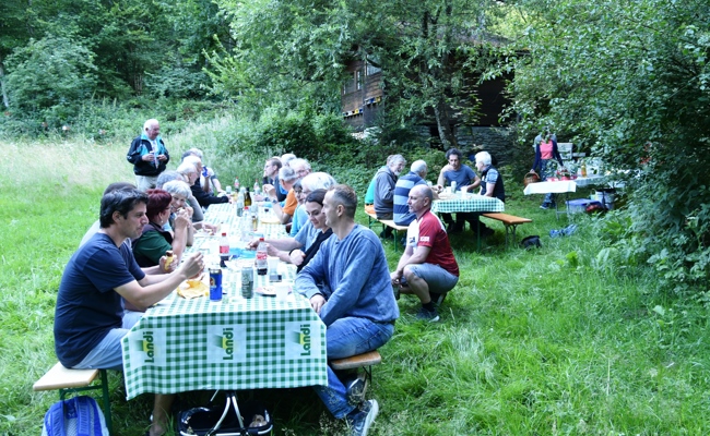 Bienen sind sozial – Imkerinnen und Imker auch