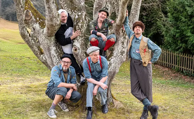 «Drin sii isch en Seich»: Marius & die Jagdkapelle melden sich mit rotzfrechen Liedern zurück