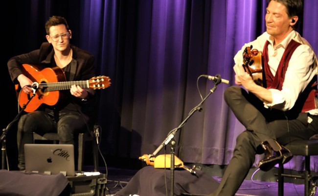 Ein musikalisches Feuerwerk mit Gitarren im Werdenberger Kleintheater Fabriggli