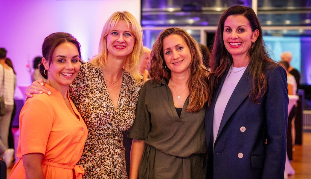 Simone Mächler-Fehr (rechts, Gründerin und Moderatorin des UR-Events von Unternehmerin Rheintal) zusammen mit den Unternehmerinnen Ursina Dürr, Mirjam Hummel-Ortner und Dr. Karin Federer.