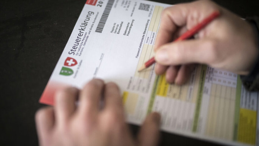  Die Formulare für die Steuererklärung flattern ins Haus. 