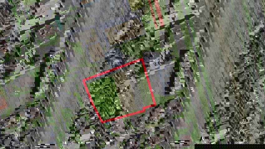  Das Grundstück Nr. 1783 südlich des OZ Flös (Bild oben Mitte) könnte dereinst für schulische Zwecke genutzt werden. 