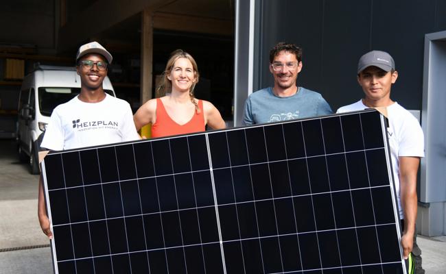 Neuer Beruf mit Zukunft: Die ersten Solarlernenden legten los