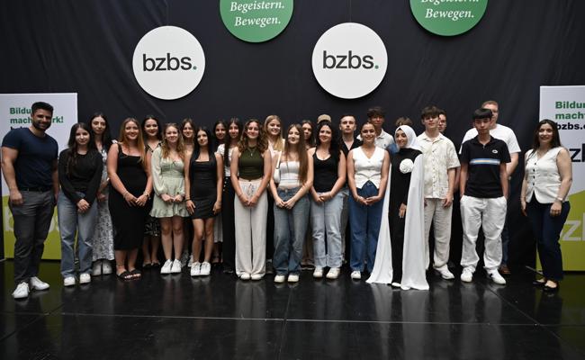 27 Zeugnisse verteilt am Schlussabend des Berufsvorbereitungsjahrs