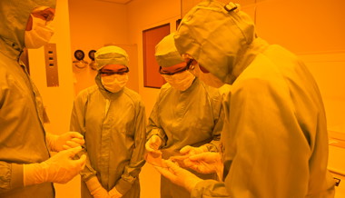 Klitzekleines von grosser Bedeutung: Junge Forscherinnen entdecken die Mikrotechnik