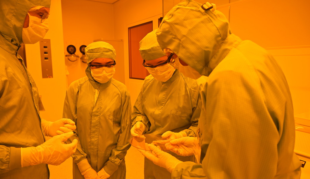 Klitzekleines von grosser Bedeutung: Junge Forscherinnen entdecken die Mikrotechnik