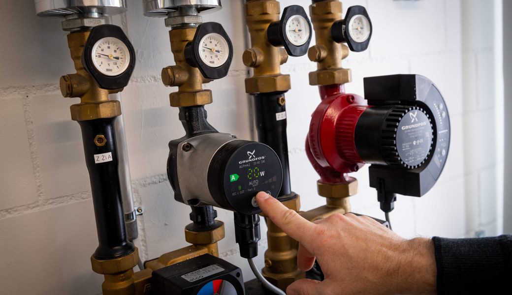 Bereits geringe Anpassungen sparen Geld: Die Stadt Buchs unterstützt die Optimierung von Heizsystemen.