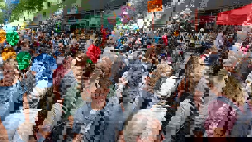  27. August: Das Buchserfest in seiner 38. Auflage vereint einmal mehr Tausende von Menschen aus Nah und Fern für unbeschwerte Stunden im Buchser Zentrum. 