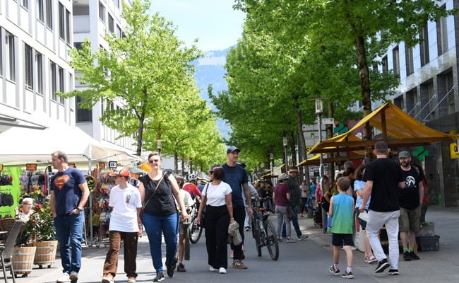 Ein festlicher Tag auf der Bahnhofstrasse zwischen Markt und Mode
