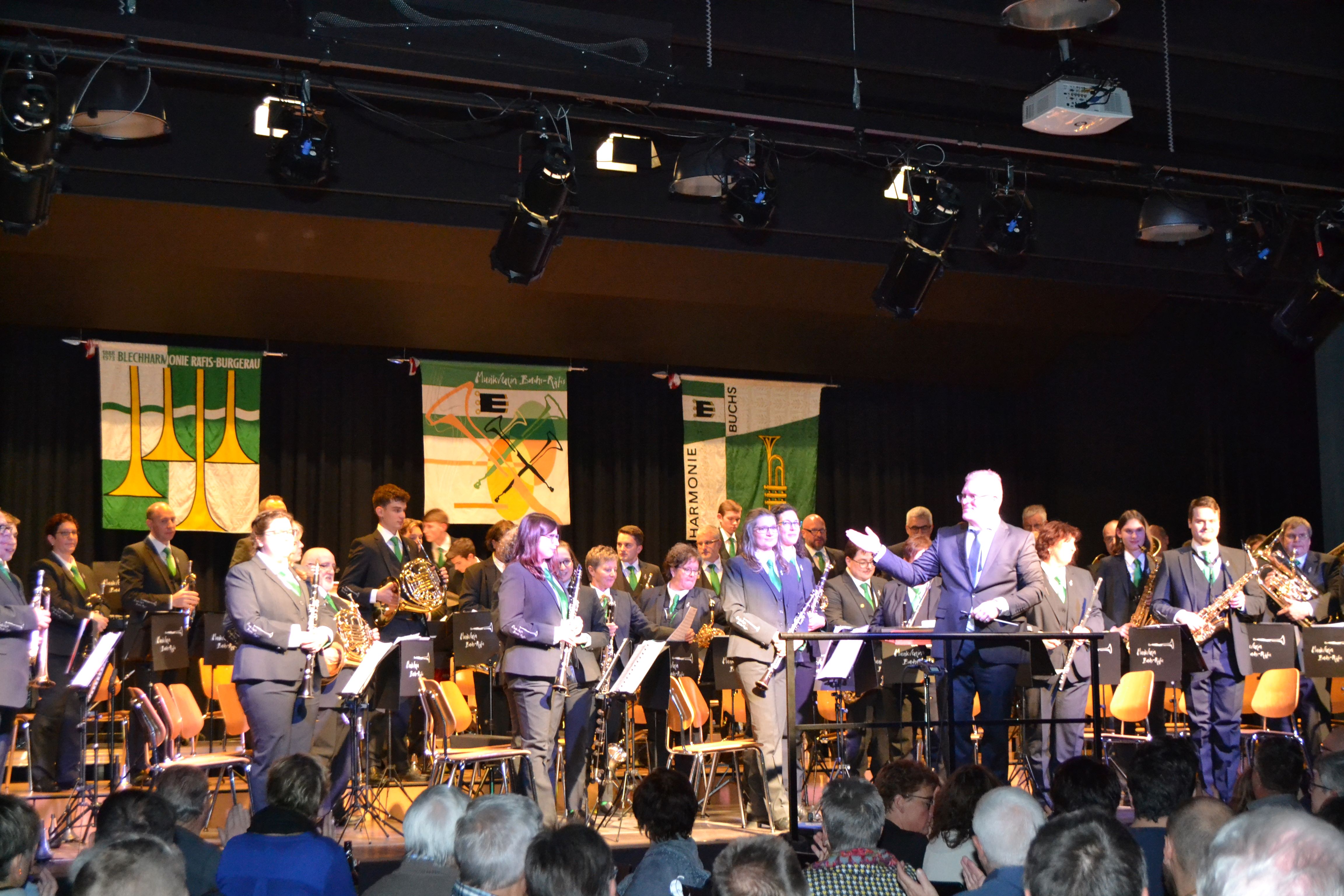 Musikverein Buchs-Räfis erstrahlt im einheitlichen Tenue