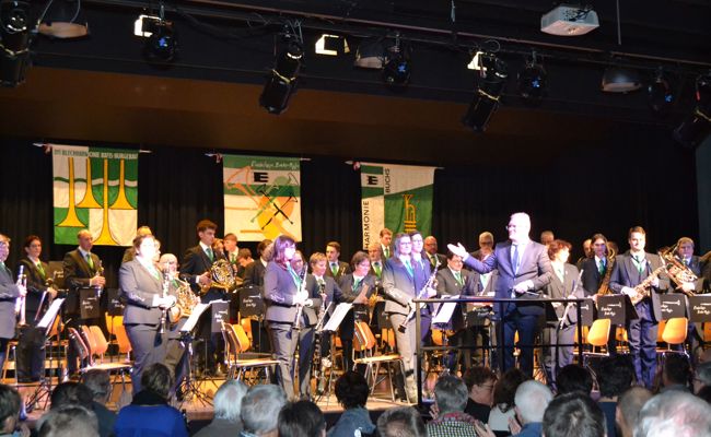 Musikverein Buchs-Räfis erstrahlt im einheitlichen Tenue