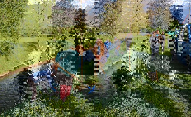 Belohnung für Verzicht auf Alkohol und Drogen: Jugendliche pflanzen «Kodex-Bäume» am Binnenkanal