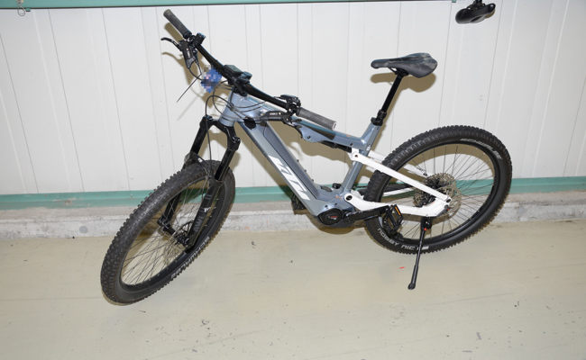 Unbekannte stehlen E-Bikes aus Fahrradgeschäft