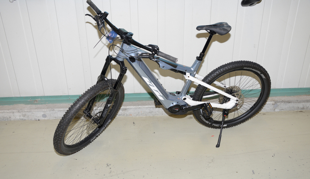 Unbekannte stehlen E-Bikes aus Fahrradgeschäft