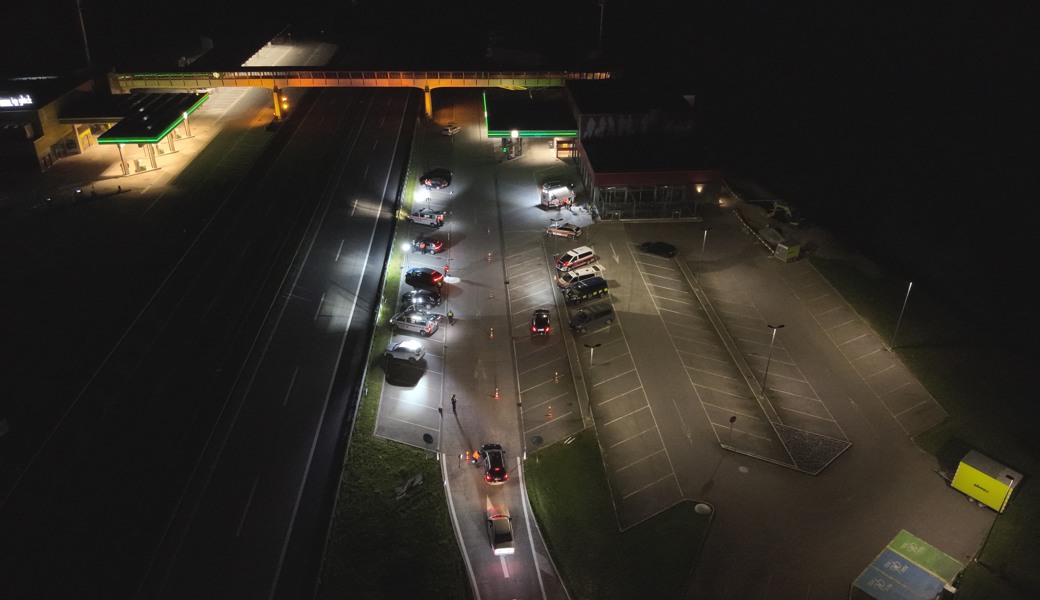 Mehr als 100 Fahrzeuge kontrolliert: Ausweise entzogen, Vignetten fehlten, ungenügende Reifen
