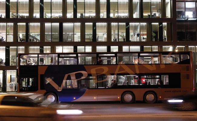 Gewinneinbruch: VP Bank baut Stellen ab