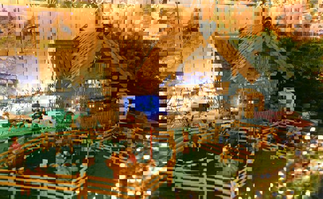 Von Pinguinparade bis Bauernhof: Die Adventsfenster sind vielfältig und fantasievoll