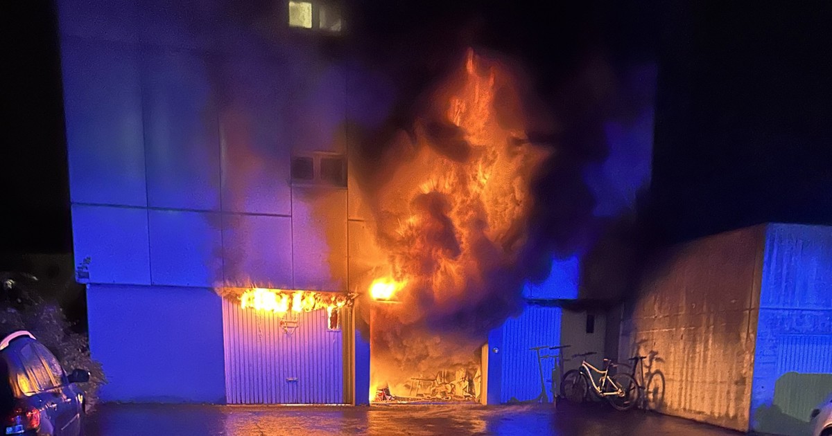 Fire in garage box: Apartment building evacuated